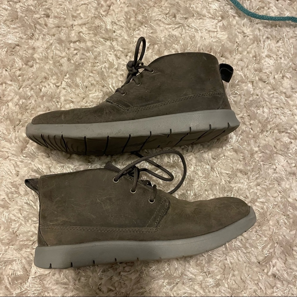 UGG Kids Youth 2 Boots Gray